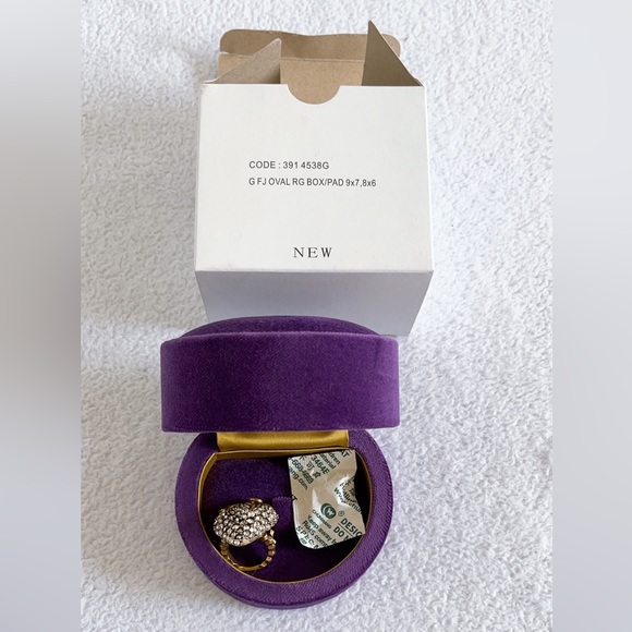 Authentic Gucci Strawberry Ring with white Crystal - Picture 10 of 13